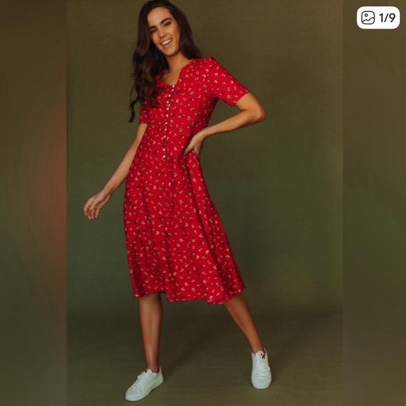 Ivy City Co Dresses & Skirts - Ivy City Co Red Floral Midi Dress